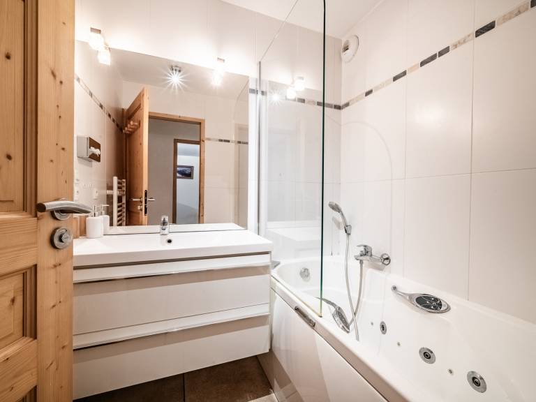 Charming Apartment, Central Les Gets, 4 Guests, Balcony, Garage, Pet-Friendly, Near Ski Lifts — photo 4