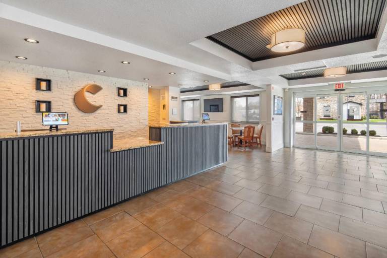 Comfort Inn & Suites Thousand Islands Harbour District — photo 2