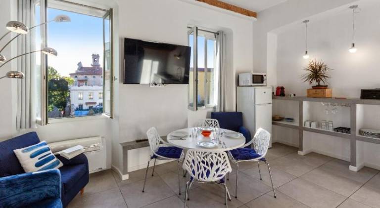 Apartment | Next to Castle Hill | Suitable for remote work | Pets are welcome — photo 3