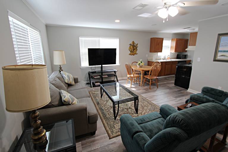 Child-friendly vacation home with patio & grill | Next to the beach | Pet-friendly — photo 4