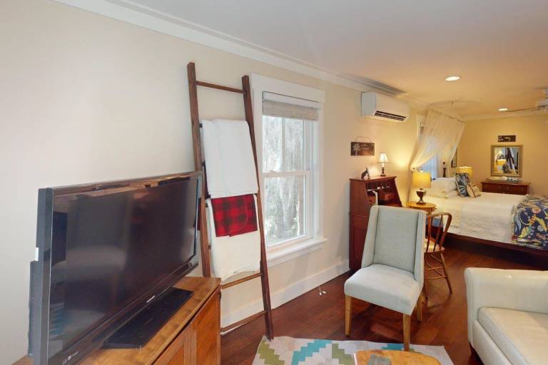 Steps to Riverfront: Dtwn Bluffton Studio! — photo 4