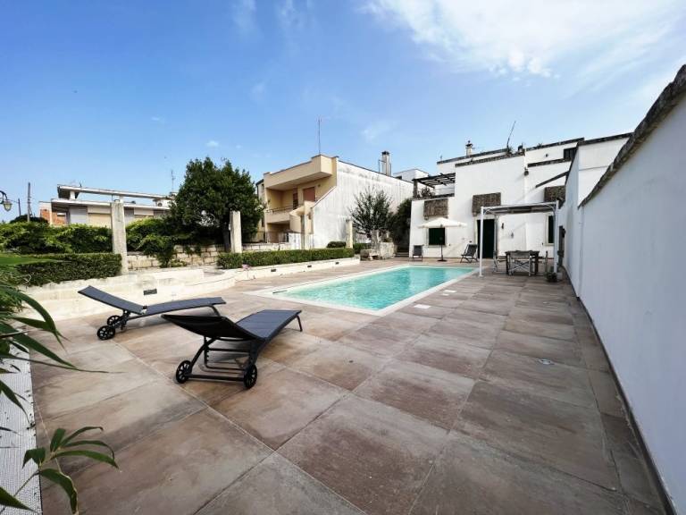Villa with garden, patio & private pool — photo 5