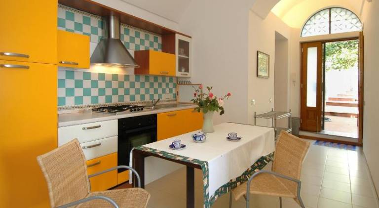 House with 2 rooms for 4 persons — photo 4