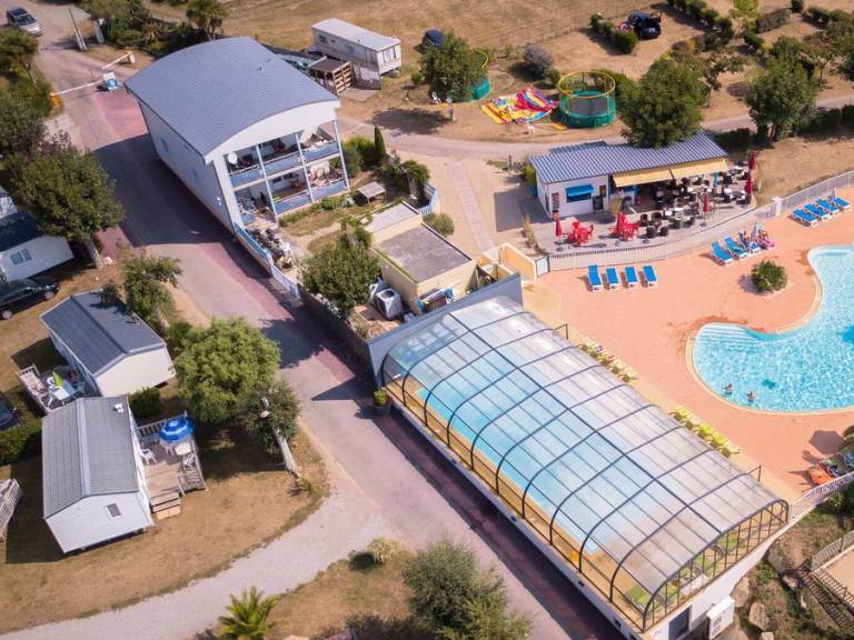 Family-friendly pleasant mobile home with heated pool & patio | Next to the beach | Pets are welcome — photo 2