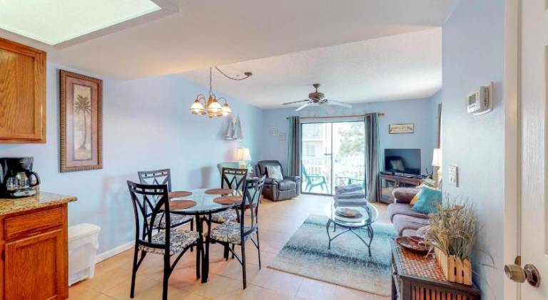 Apartment with pool in Bradenton Beach, FL