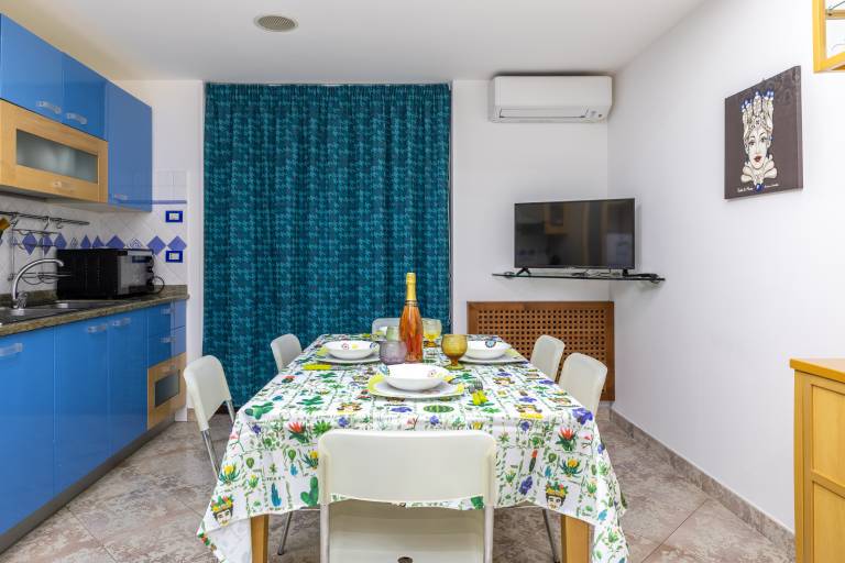 Fully equipped rental apartment with fast internet & terrace | City view | Close to the beach | Pets allowed — photo 5