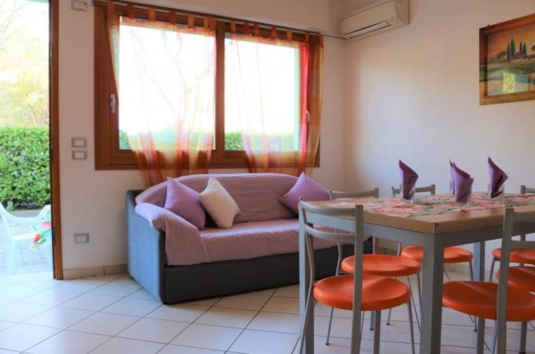 Holiday apartment with pool — photo 4