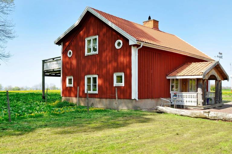Fully equipped wonderful vacation home with garden, grill & terrace | Pets are welcome in Gränna