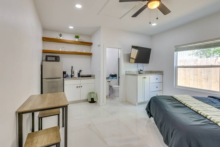 Reel & Relax! Pet-Friendly SPI Stay Next to Beach — photo 5