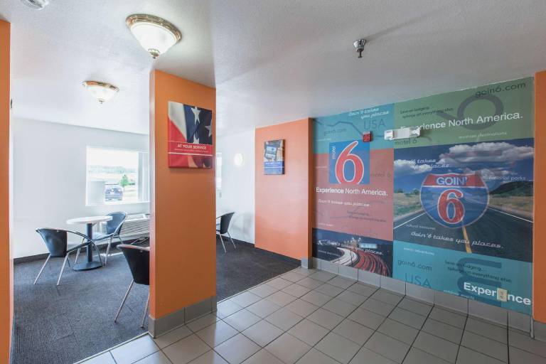 Motel 6 Omaha, NE - Central — photo 4
