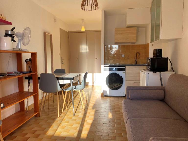 Cozy studio with private parking and Wi-Fi in Balaruc-les-Bains — photo 2