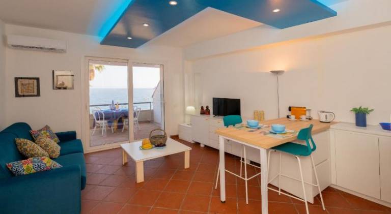 Holiday apartment with terrace & yard — photo 2