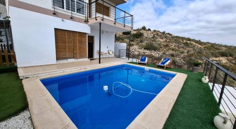 3 Bed Chalet-Pool-Pets-Hot Tub-Parking-Garden in València