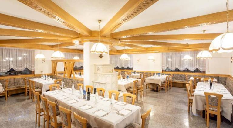 Hotel Sella Ronda Serenella - A 50 mt dalle piste da sci — photo 2