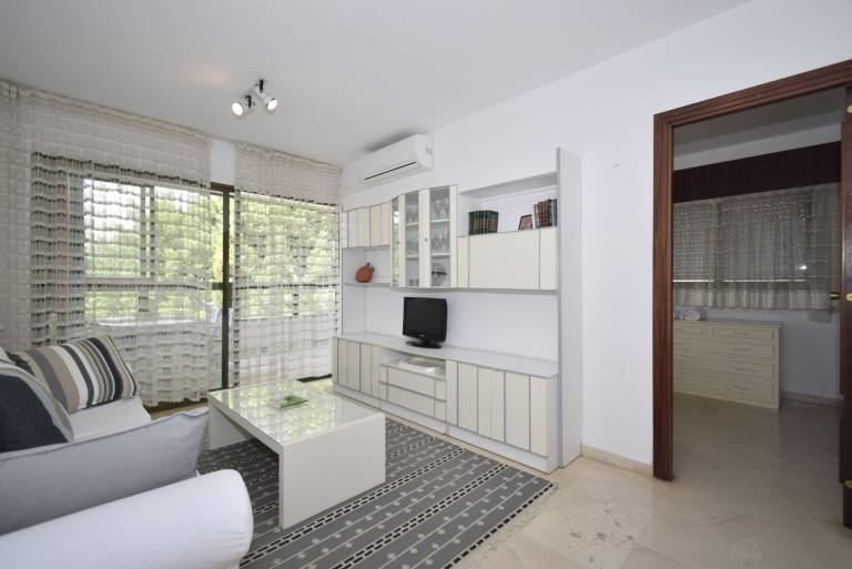 Apartment with terrace, pool & garden | Mountain view — photo 4
