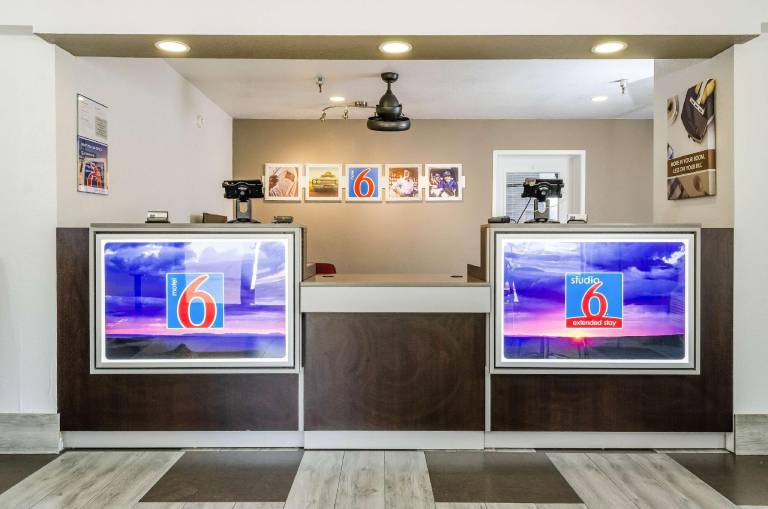 Motel 6 Fresno, CA - Yosemite Hwy — photo 3