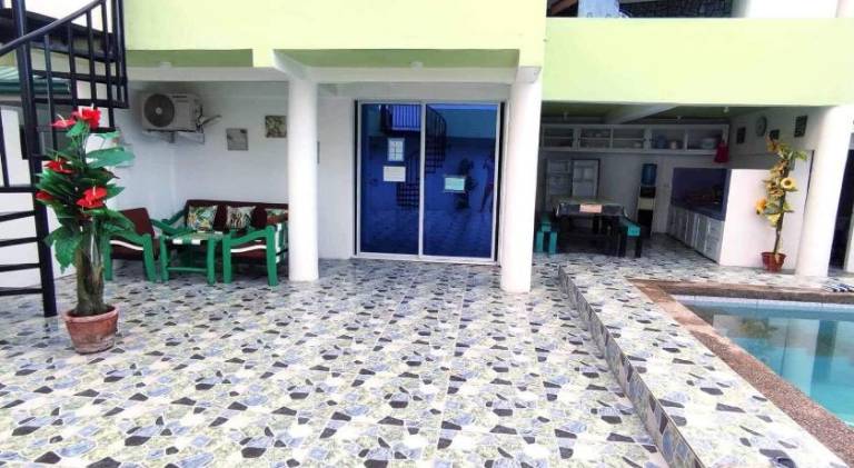 Apartment with pool in Bolinao