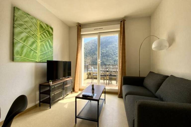 Holiday apartment with pool & patio — photo 3