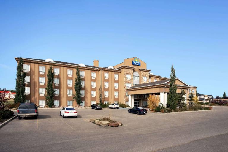 Days Inn & Suites by Wyndham Strathmore in Strathmore, AB