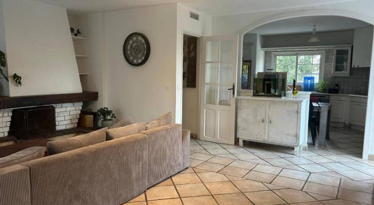 Holiday apartment with terrace, yard & grill — photo 4