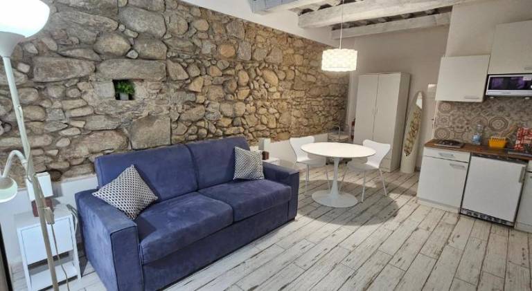 Rental apartment with terrace, grill & yard in Marciana