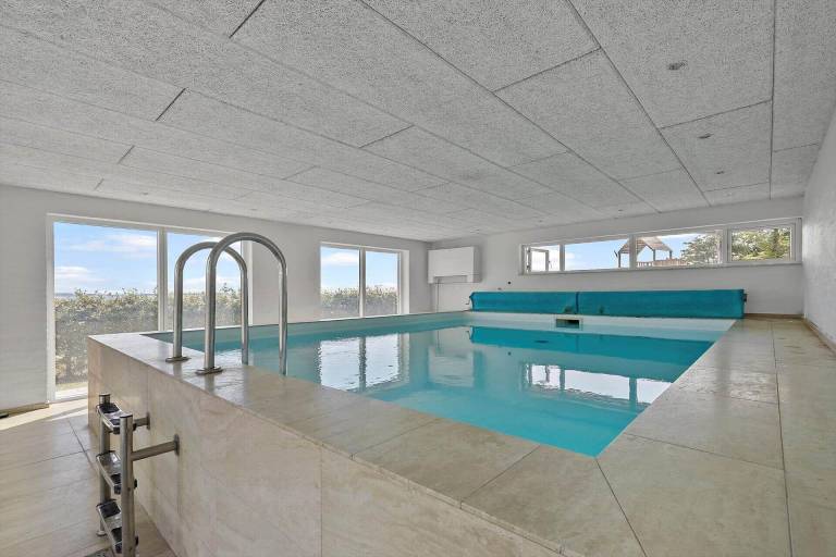 Family-friendly vacation home with terrace, pool & jacuzzi | Sea view | Dogs allowed — photo 4