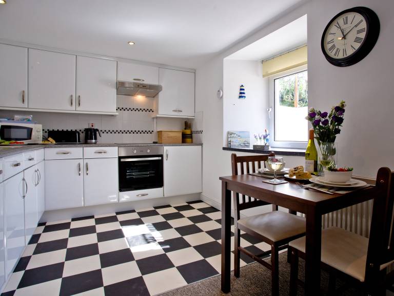 Holiday apartment with garden — photo 2