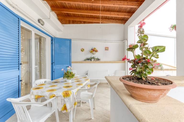 Holiday Home 'Villetta Pitagora' with Private Terrace and Air Conditioning in Patu