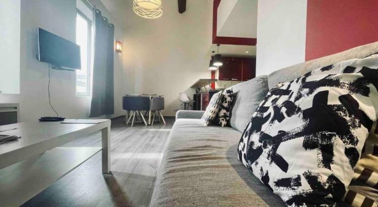 Apartment | Next to Popes' Palace | Suitable for remote work | Dogs allowed — photo 2