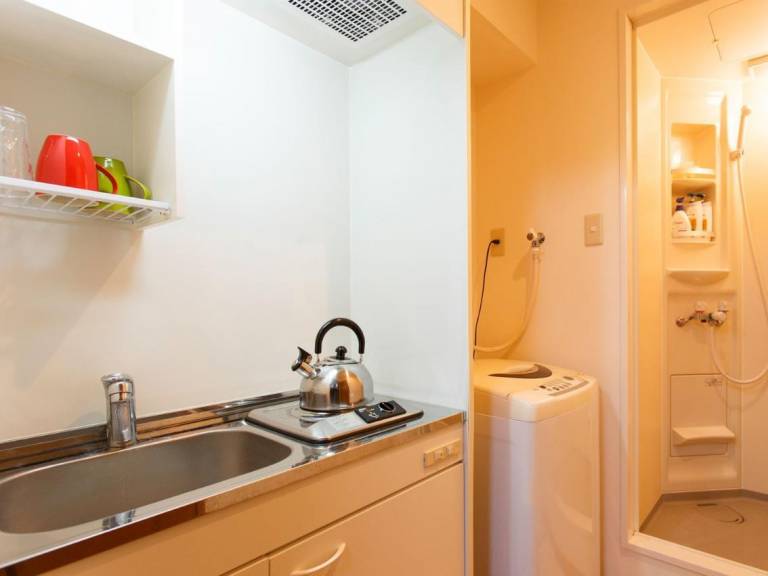 Apartment with patio & hot tub | Perfect for remote work — photo 4