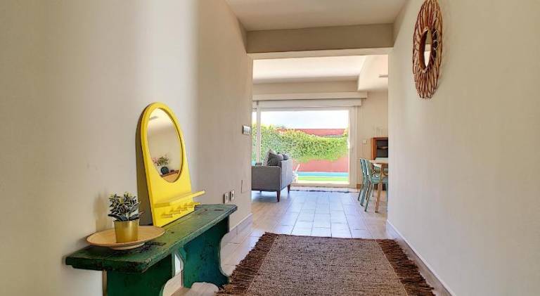 Villa with pool — photo 4