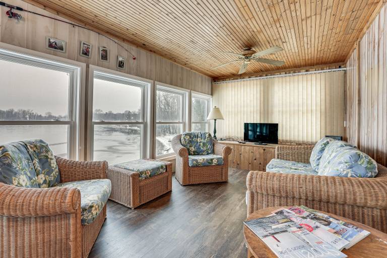 Lakefront Home w Views 7 Mi to Dtwn Paw Paw