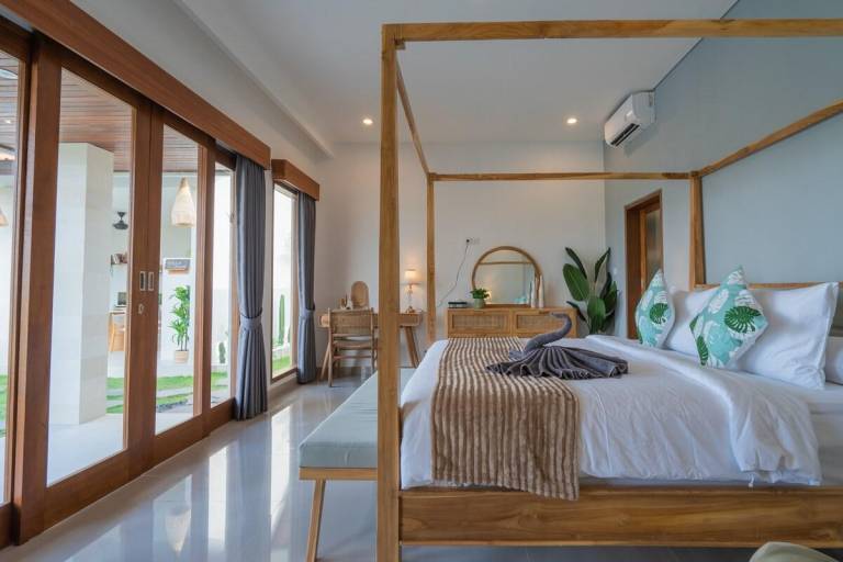 Big villa with terrace, pool & yard | Perfect for remote work | Dogs allowed — photo 2