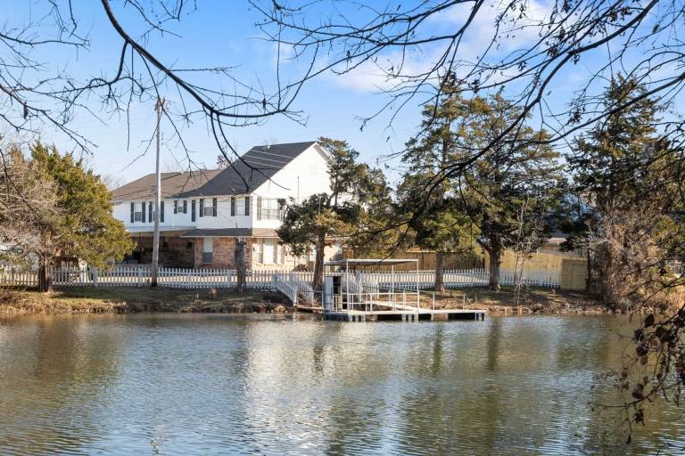 Spacious Lakefront View with Hot Tub and Pool NH