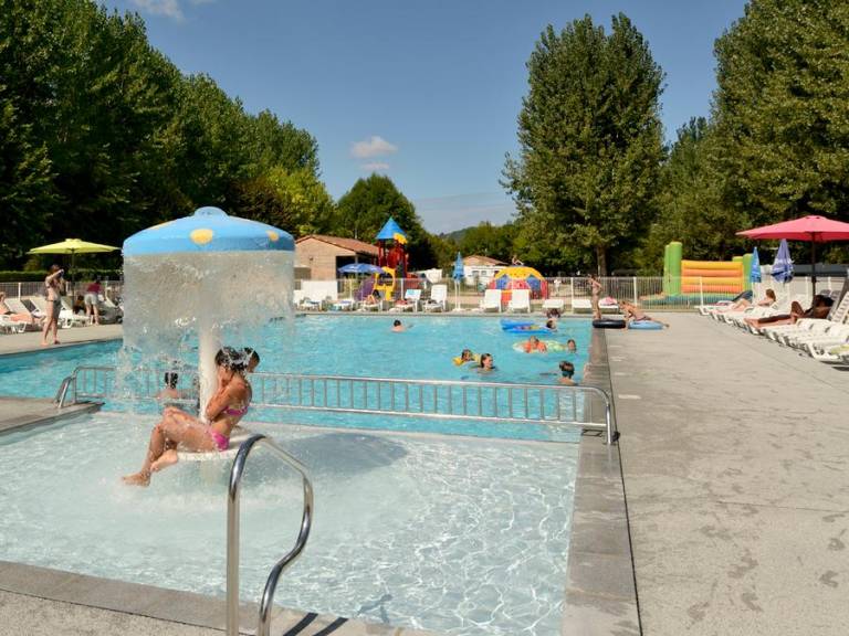 Children-friendly mobile home with heated pool & terrace | Pets allowed — photo 3