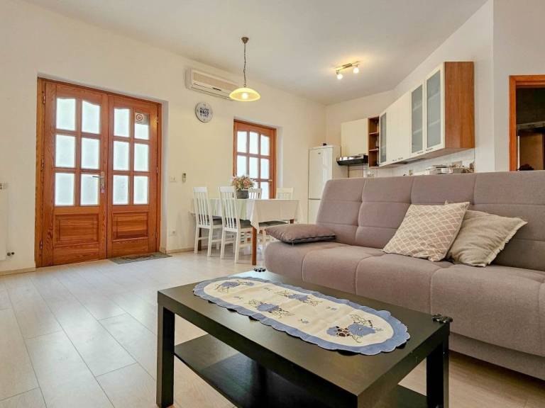 Holiday apartment with barbecue, terrace & garden — photo 2