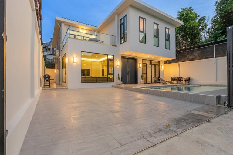 TML - Pattaya City Center Luxury Private Villa with Private Pool and KTV — photo 4