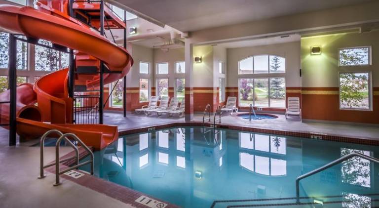 Service Plus Inn and Suites Calgary — photo 3