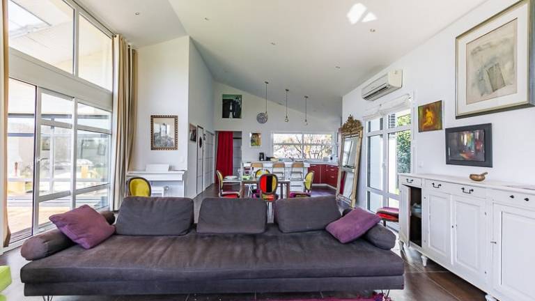 Bright house near Kerfany beach — photo 2