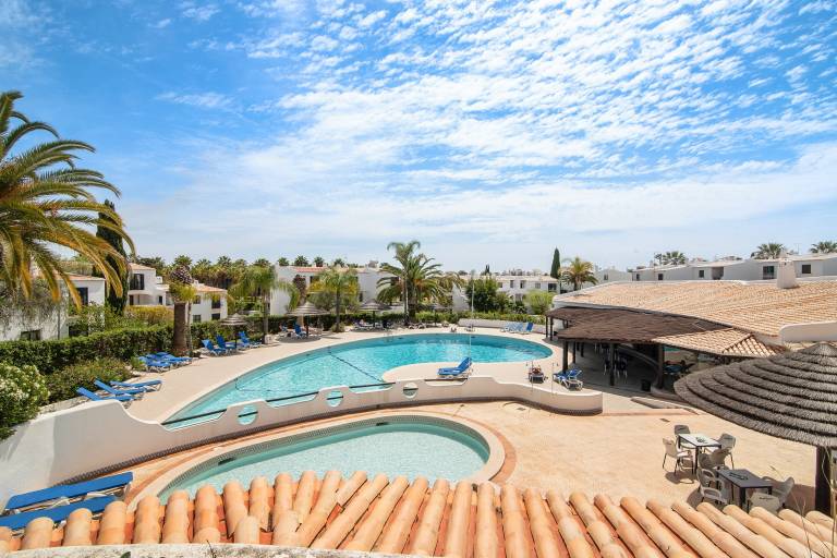 Holiday Apartment 'São Rafael' with Shared Pool, Private Balcony & Air Conditioning — photo 2