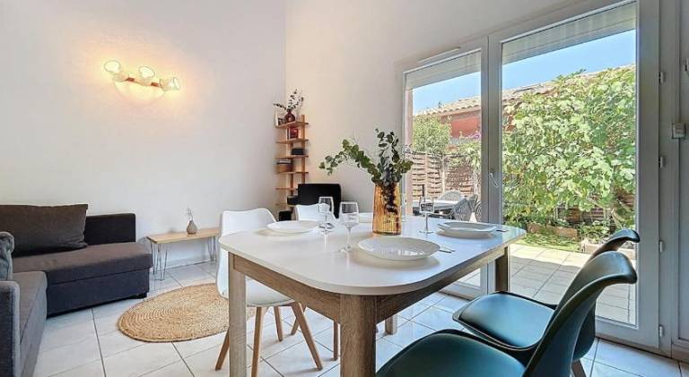 House with 1 room for 6 persons in Narbonne