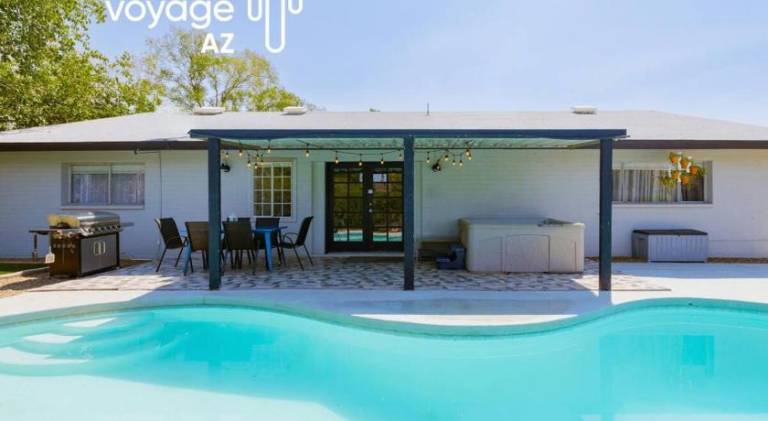 Big vacation home with jacuzzi & pool | Suitable for remote work | Dogs allowed in Scottsdale, AZ