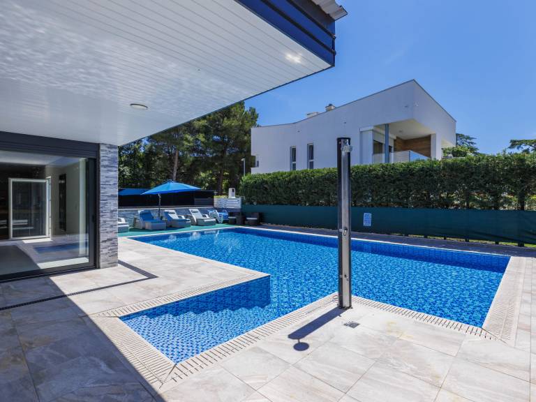 Vacation home with terrace, private pool & BBQ | Sea view — photo 2