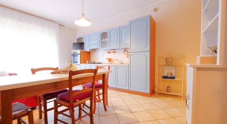 Holiday apartment with 2 rooms for 4 persons in Pineto