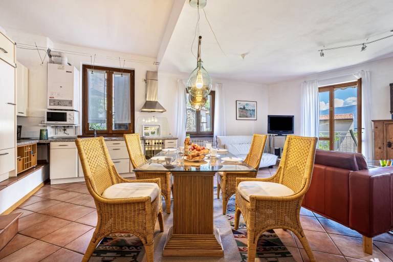 'Apartment Capri' with Lake View, Garden & Wi-Fi — photo 2