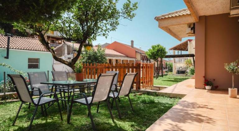 Beautiful vacation home with yard, patio & barbecue | Pet-friendly — photo 4