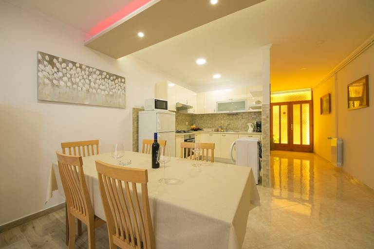 Three bedroom apartment with terrace and sea view Brela, Makarska (A-20778-b) — photo 3