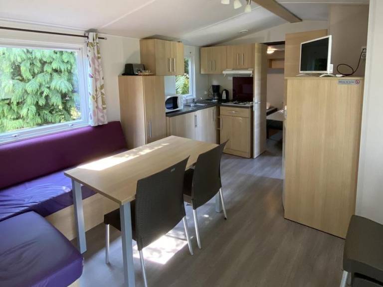 Family-oriented lovely mobile home with patio & heated pool | Beach nearby | Pets allowed — photo 5