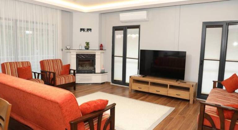 Villa with private pool, BBQ & patio | Suitable for remote work — photo 2