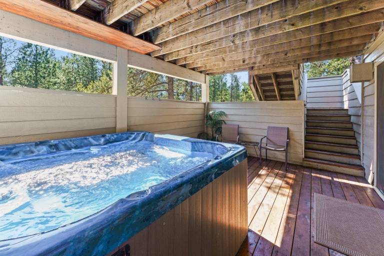 Child-friendly nice vacation home with hot tub, pool & barbeque | Pet-friendly in Bend, OR
